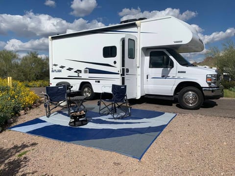 Winnebago Outlook 22C - Idahome Drivable vehicle in Garden City