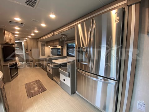 2020 Coachmen Sportscoach 365RB Drivable vehicle in Hollywood