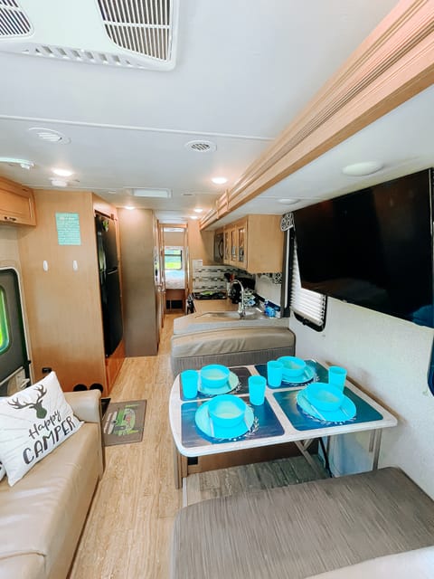 Class A Pet Friendly RV with Outdoor Kitchen! Vehículo funcional in New Brunswick