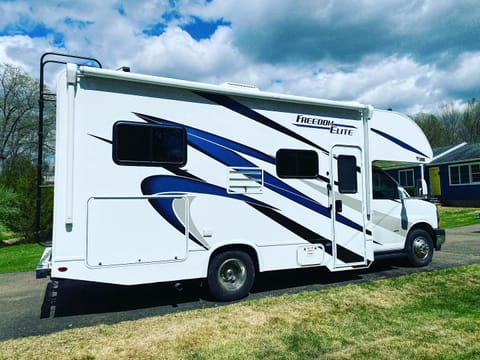 Harvey the RV Drivable vehicle in Connecticut