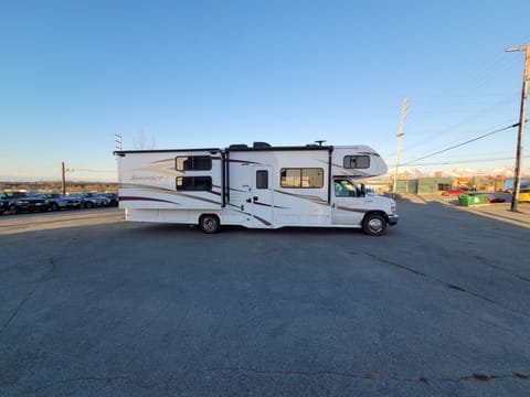 JANICE - 2018 Forest River Sunseeker 3170DS Bunkhouse Drivable vehicle in Anchorage