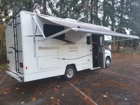 2015 Winnebago Minnie Winnie 22R Drivable vehicle in Everett