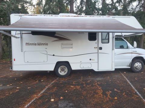 2015 Winnebago Minnie Winnie 22R Drivable vehicle in Everett