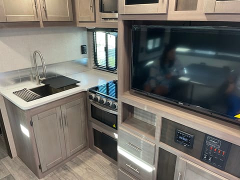 Discounted Rates: 2021 Crossroads Sunset Trail W/ Bunk House Towable trailer in Rancho Cordova