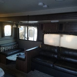LETS GO GLAMPING!!!  Full Valet-2016 Heartland Pioneer $125 per night. Remorque tractable in Spring Branch