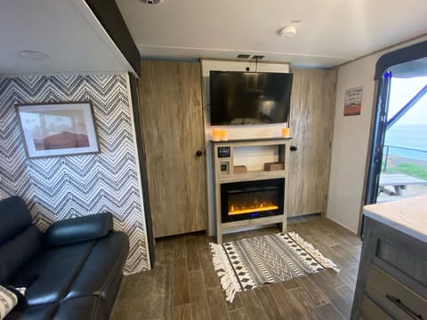 Welcome to Akela Inn Towable trailer in Temecula