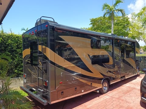 2019 Entegra Coach Esteem Drivable vehicle in Coral Gables