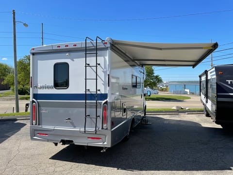 2021 Winnebago Navion 24D Drivable vehicle in Kettering