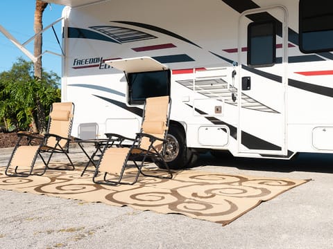 The Happy RV 2020 Ford Freedom Elite E450, Clean and Sanitize Véhicule routier in Kissimmee
