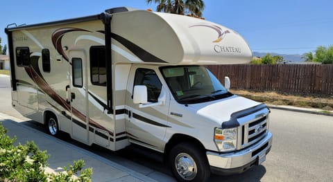 2016 Thor Chateau 23U-AWESOME, Adventure Seeker-Next Gen USA RV Explorer :) Drivable vehicle in Simi Valley
