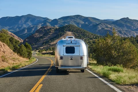 2022 AIRSTREAM BAMBI 19ft - Glampersca Remorque tractable in Irvine