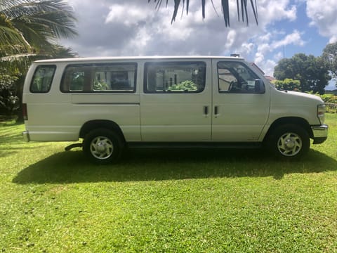 Manny Vanny - Ford E350 XLT Reisemobil in Lihue