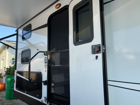 2021 Venture RV Stratus 281VBH Towable trailer in Bay Pines