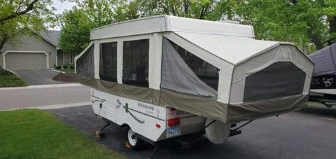 2008 Forest River Rockwood Freedom Towable trailer in Maple Grove