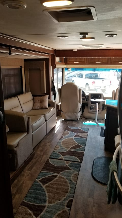 2017 Forest River Georgetown 364ts Drivable vehicle in Paradise