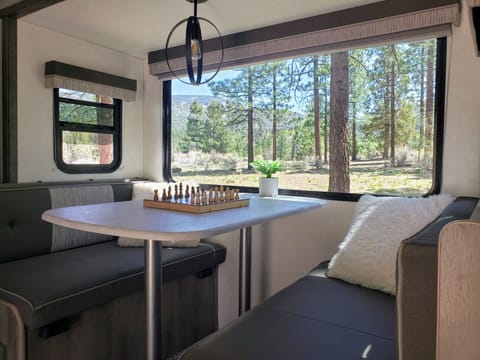 Beautiful Lightweight Bunk House with Slide! Towable trailer in Corona