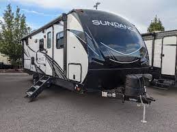 An exquisite RV that is comfortable and roomy! Lease this beautiful 24' Sundance trailer for the vacation you'll be sure to remember! 