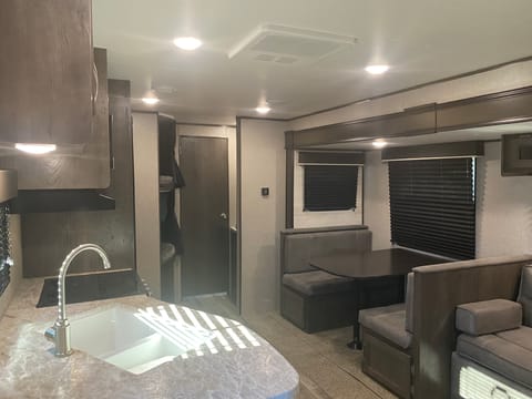 Gogo Gottlieb 30' Jayco Bunkhouse Trailer With All The Goodies Towable trailer in Tracy