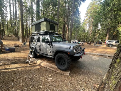 2018 Jeep Wrangler Overlander *Comes with Camping Amenities!* Reisemobil in Sacramento