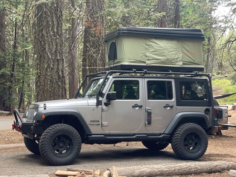 2018 Jeep Wrangler Overlander *Comes with Camping Amenities!* Campervan in Sacramento