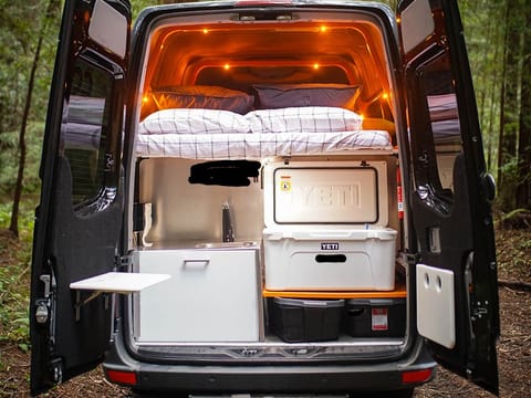 Cabin style bunk beds! Like a tent on wheels! Sleeps 4! Reisemobil in San Francisco