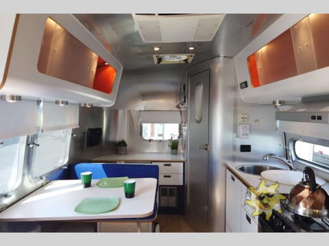 2006 Airstream International CCD Signature 22' Sleeps 3-4 Towable trailer in Littleton