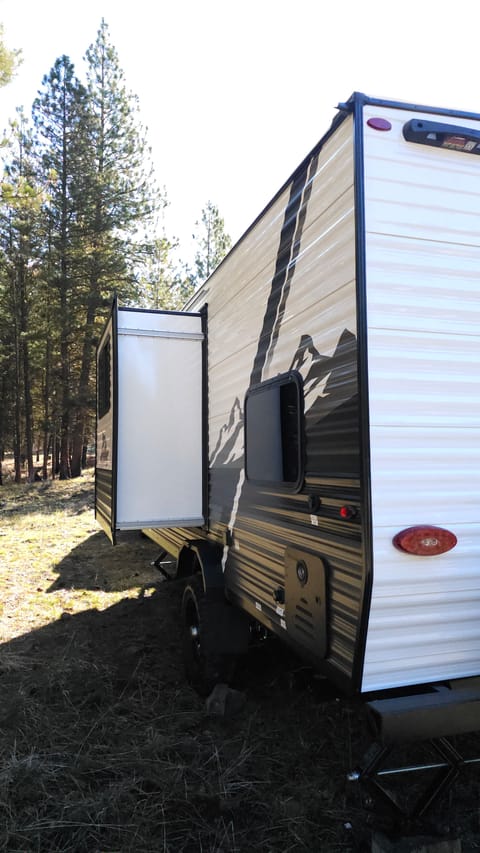 Slide out on the left side makes for more comfortable space inside the trailer