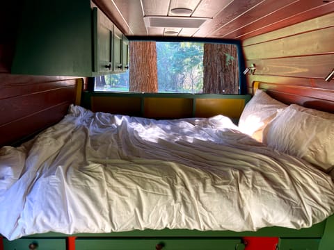 "The Cozy" 150 miles per day free! Solar! Many amenities included in cost! Campervan in Berkeley