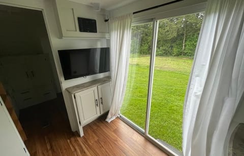 Big, bright, modern home on wheels - 36 foot Salem Forest River Towable trailer in Madison