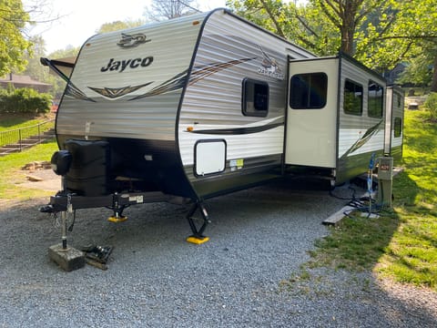 2020 Jayco Jay Flight Bunkhouse with Outdoor Kitchen (Delivery Only) Towable trailer in Alcoa
