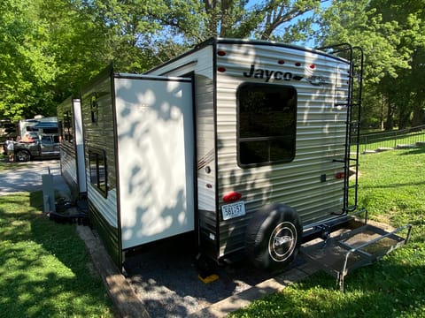 2020 Jayco Jay Flight Bunkhouse with Outdoor Kitchen (Delivery Only) Towable trailer in Alcoa