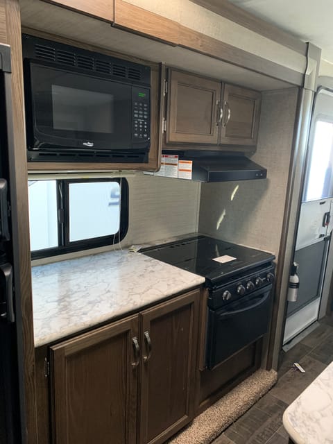 2018 Keystone Bullet - Double Bump Out, with Kitchen Island Towable trailer in Whitby