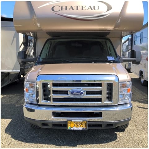 2019 Thor Motor Coach Chateau 31E Bunkhouse Drivable vehicle in Happy Valley