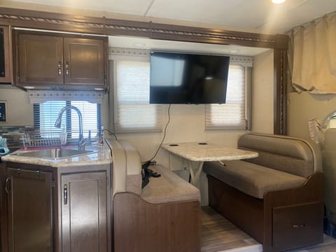 Adventure Ready 2018 Thor Motor Coach Four Winds! Drivable vehicle in South Jordan