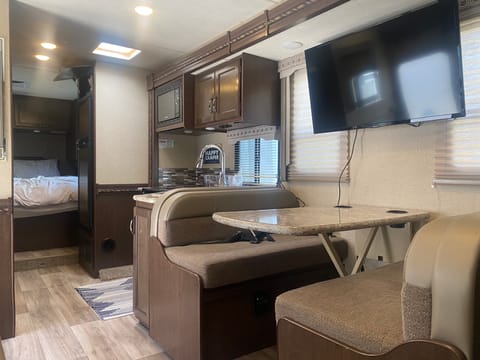 Adventure Ready 2018 Thor Motor Coach Four Winds! Drivable vehicle in South Jordan