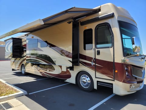 2017 LUXURY Fleetwood Discovery LXE 40' Véhicule routier in Rancho Cucamonga