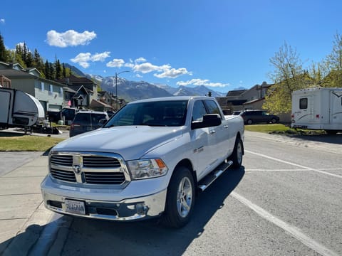 2017 Dodge Ram 1500 4WD Crew Cab Camping-car in Eagle River