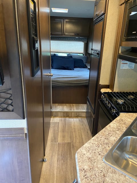 2018 Thor Motor Coach Four Winds Look Brand New! Drivable vehicle in Spokane