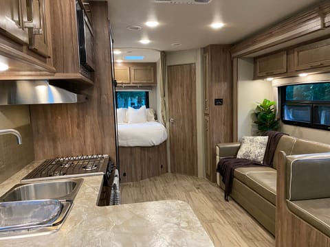 Fully Loaded Luxury 2019 Entegra Coach Odyssey Fahrzeug in Rocklin
