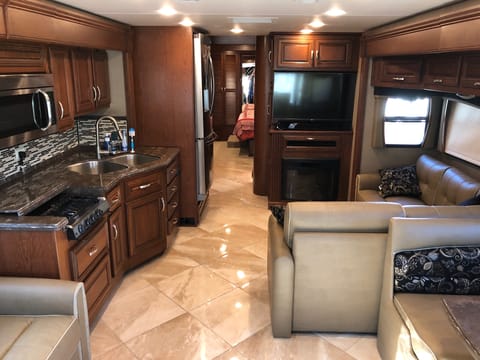 2016 Forest River Berkshire XL 40BH Drivable vehicle in Chesapeake