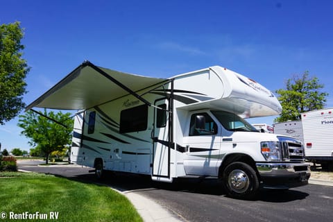 2021 Coachmen Freelander 31' Comes with Guaranteed Bookings Drivable vehicle in Nampa