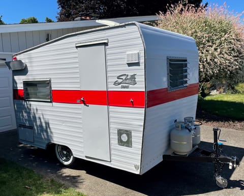 Paulette 1968 Shasta Compact Towable trailer in Vancouver