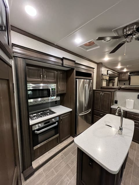 Home Away- comfort of home, luxury of travel Towable trailer in San Antonio