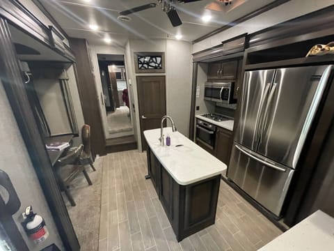 Home Away- comfort of home, luxury of travel Towable trailer in San Antonio