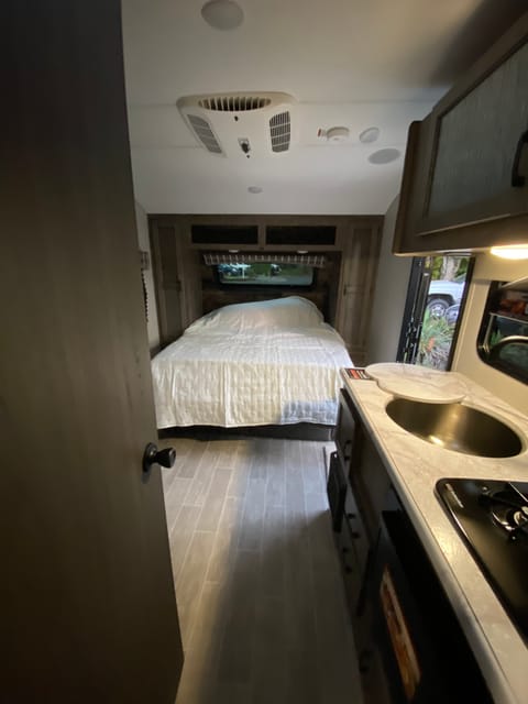 Ultra light 2021 Sonic SL150VRB - sleeps 2 Towable trailer in Willamette Valley