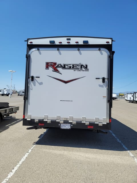 2021 Genesis Supreme Rv Ragen Towable trailer in Hesperia