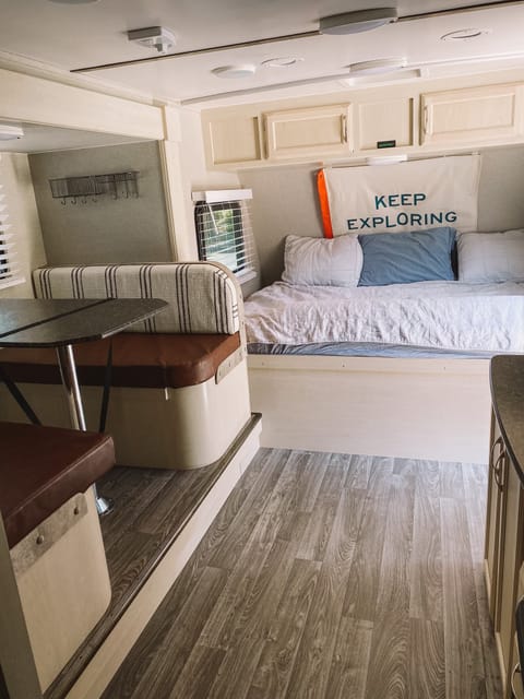 Winnebago Micro Minnie ☼ Fully Stocked +Family ready. No add on's needed! Towable trailer in Livermore
