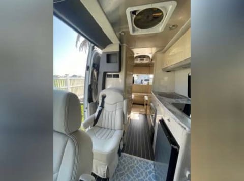 2016 Mercedes Airstream Interstate 3500 EXT Lounge Wardrobe Fahrzeug in Tulsa