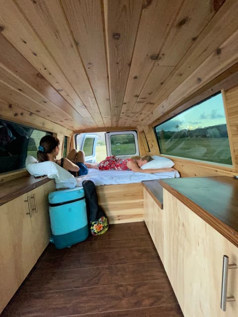 Cedar Haus Campervan RV Tiny Home Reisemobil in Aiea