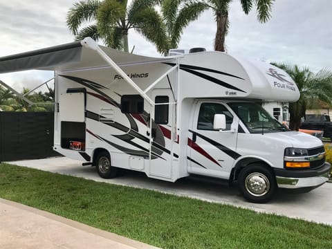 2021 Thor  Motor coach Four winds 22E Beauty Drivable vehicle in Everglades